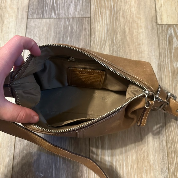 Vintage Coach Hampton Leather Shoulder Bag - Picture 4 of 8